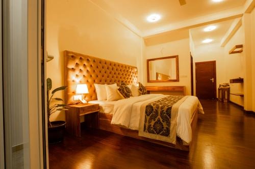 Queen Room with Garden View